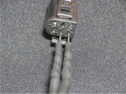 Plug with 8pins, heads of the cables to pin 7 and 8